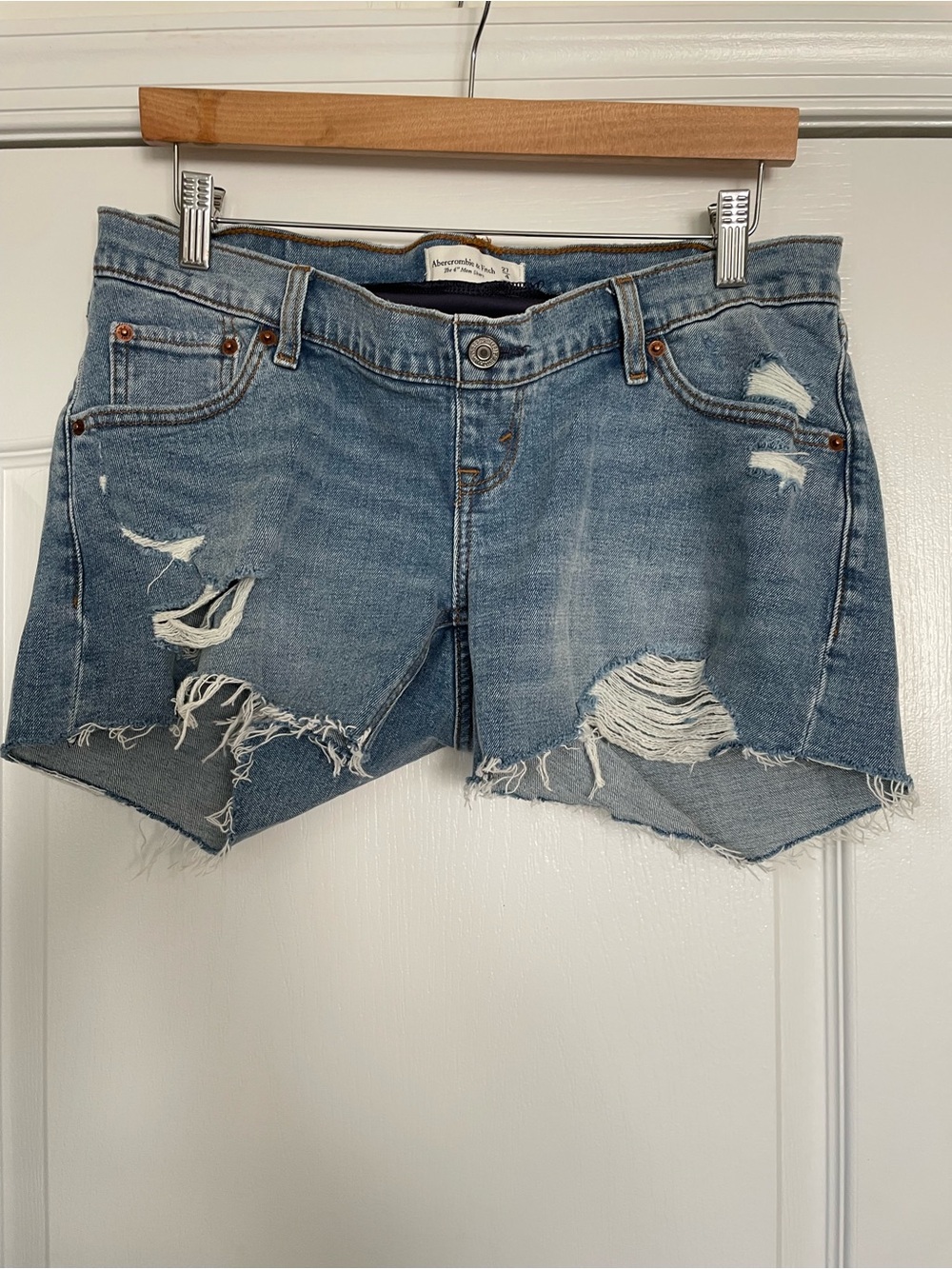 Abercrombie & Fitch - MATERNITY The 4" Mom Short - Size 27/4